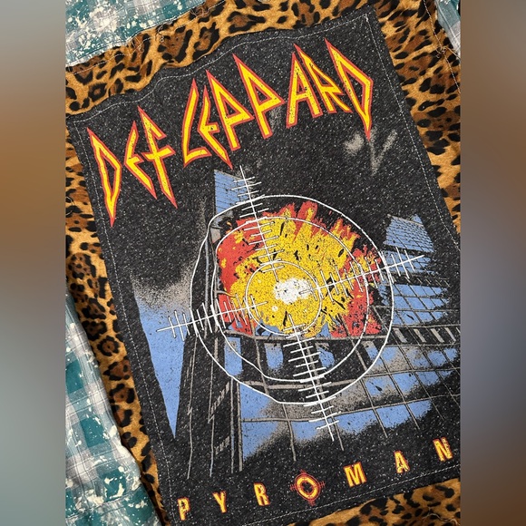 Def Leopard flannel - Picture 2 of 3